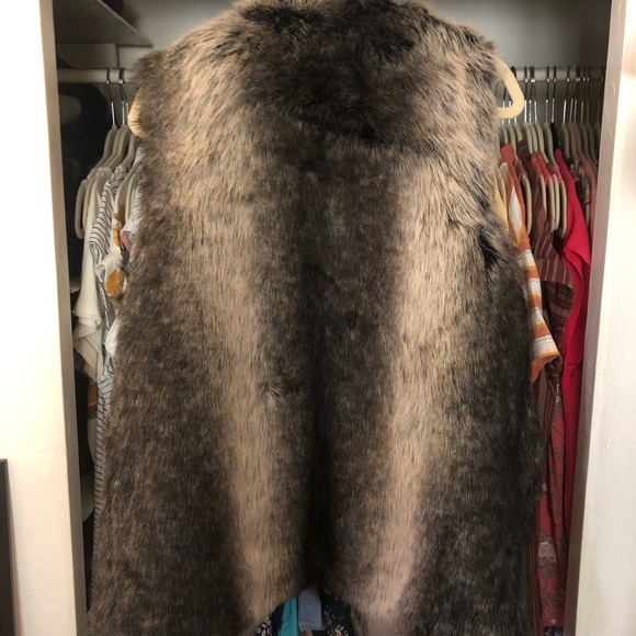 Faux fur vest - Picture 2 of 4